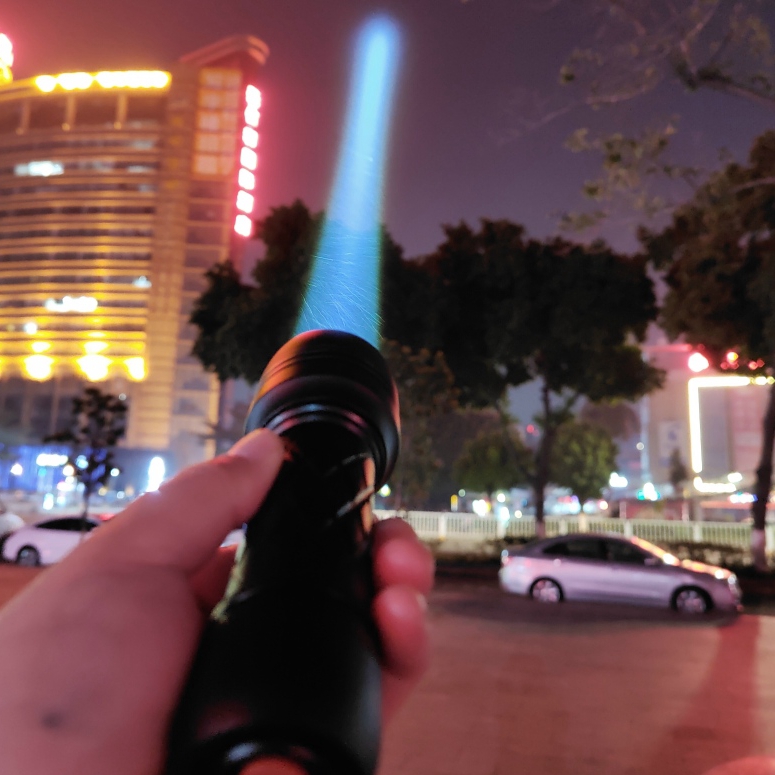 (image for) White Laser Lighting Torch 1800 Meters Long Distance